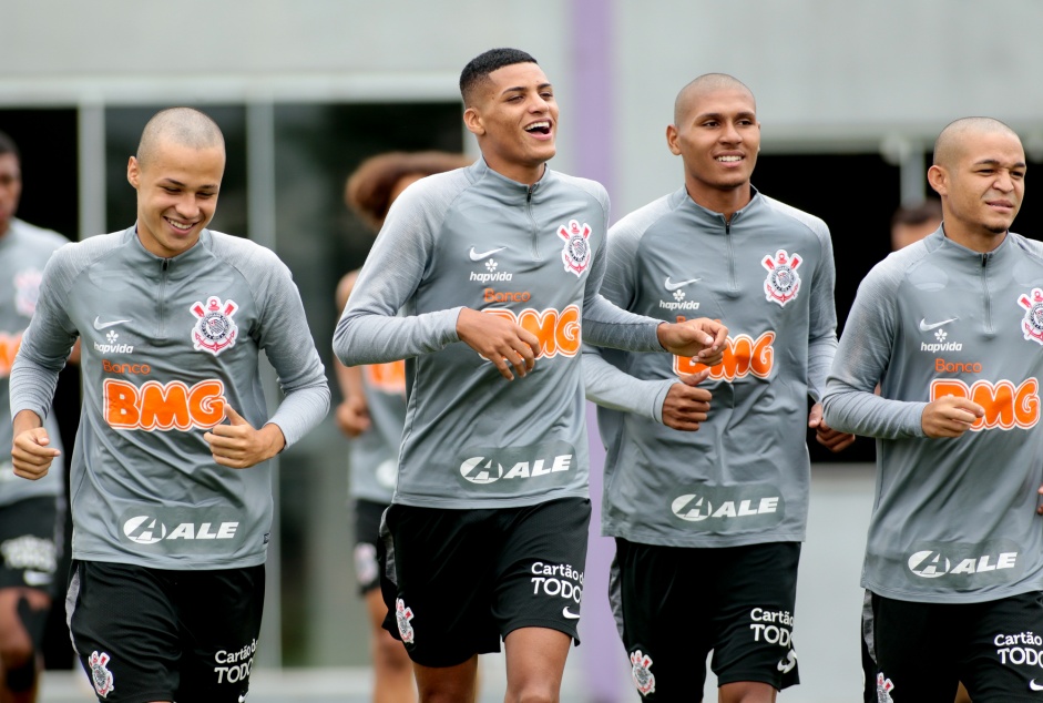 Varanda e companheiros no ltimo treino antes do jogo contra a Ponte Preta