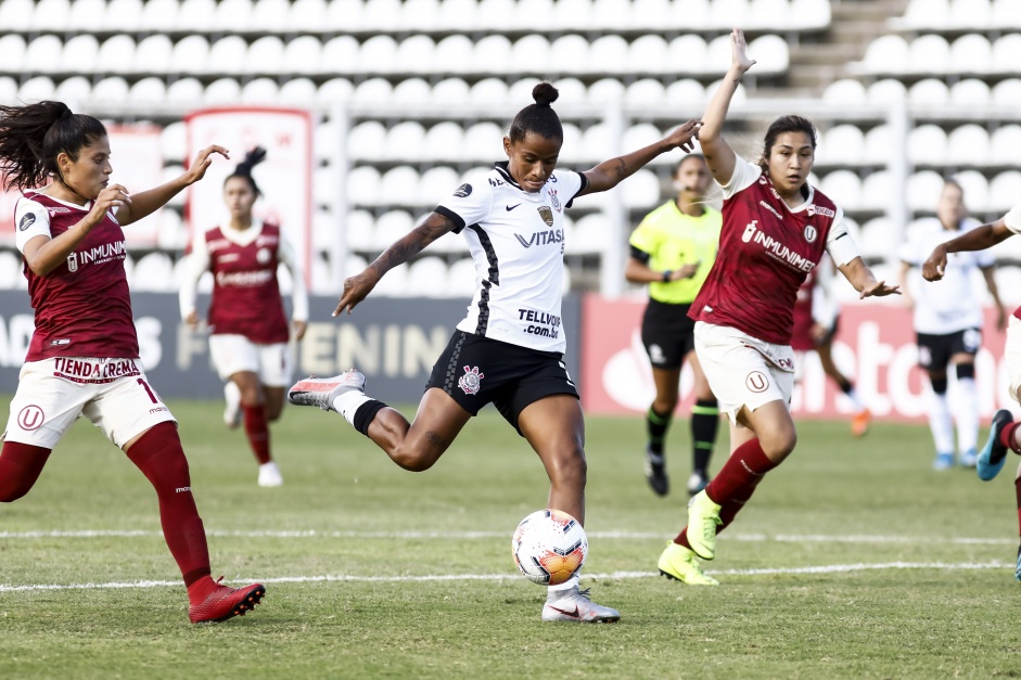 Gazi no duelo contra o Universitario-PER, pela Copa Libertadores Feminina