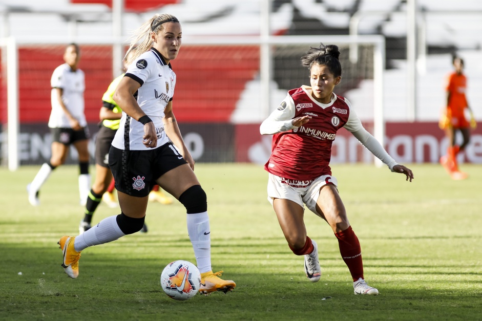 Giovanna Crivelari no duelo contra o Universitario-PER, pela Copa Libertadores Feminina