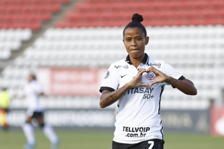 Grazi comemora seu gol contra o Unviersitario Desportes-PER, pela Libertadores Feminina