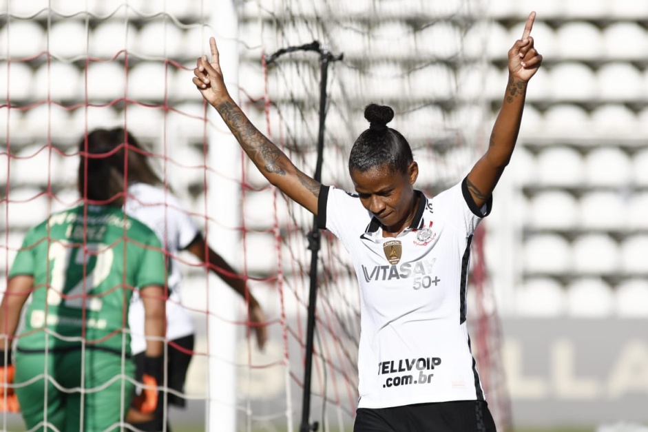 Grazi comemorando gol contra o Unviersitario Desportes-PER, pela Libertadores Feminina