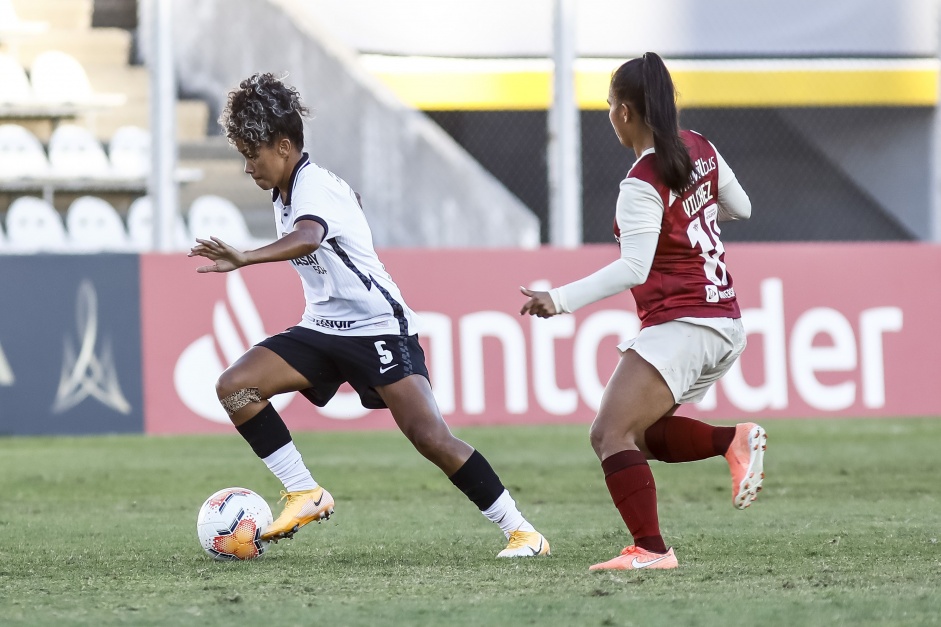 Ingryd no duelo contra o Universitario-PER, pela Copa Libertadores Feminina