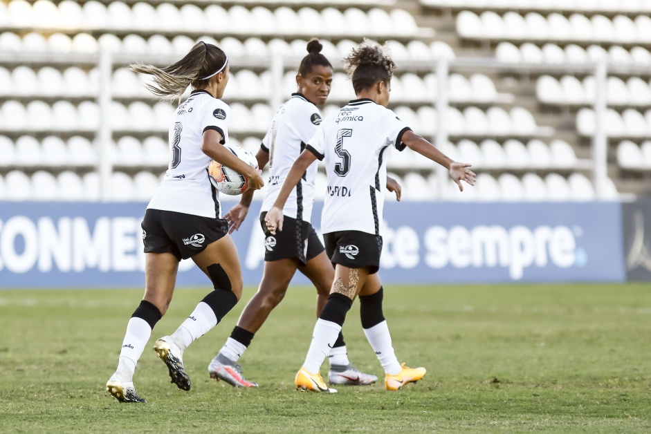 Jogadoras no duelo contra o Universitario-PER, pela Copa Libertadores Feminina