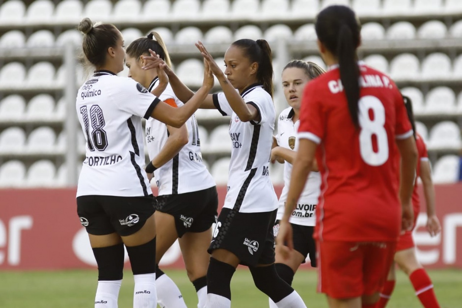 Elenco no jogo contra o Amrica de Cali, pela Copa Libertadores Feminina