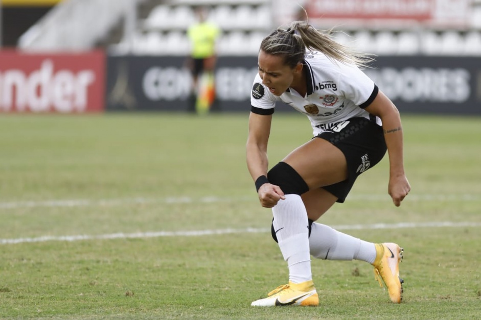 Giovanna Crivelari marcou o gol que abriu o placar em jogo tenso na Argentina