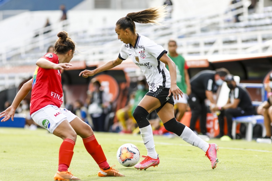 Adriana participa de goleada contra o Santiago Morning pelas quartas da Libertadores 2020