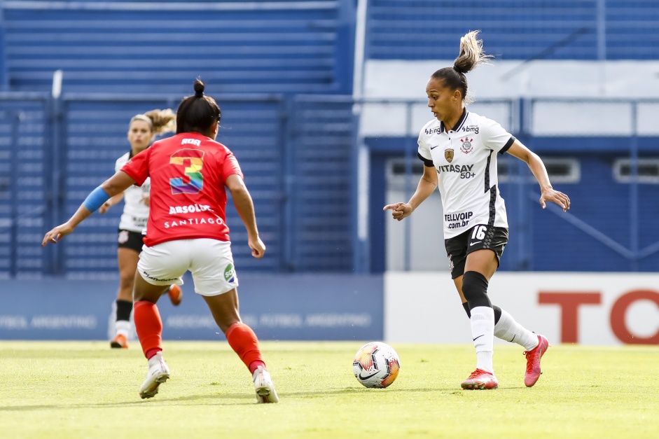 Atacante Adriana em ao contra o Santiago Morning pela Libertadores Feminina 2020 neste domingo