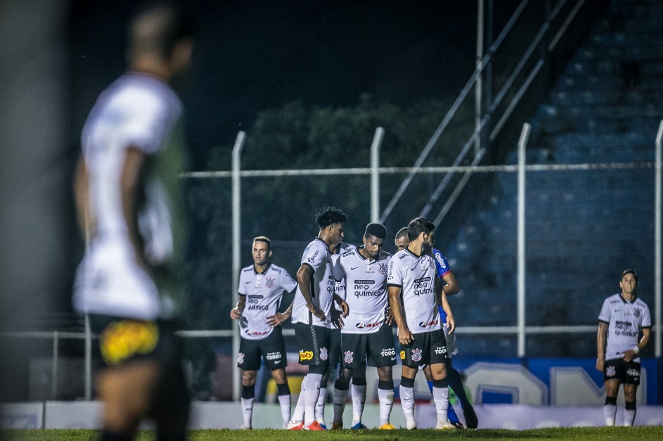 Zaga do Corinthians emendou boa sequncia de jogos, mesmo com desfalques