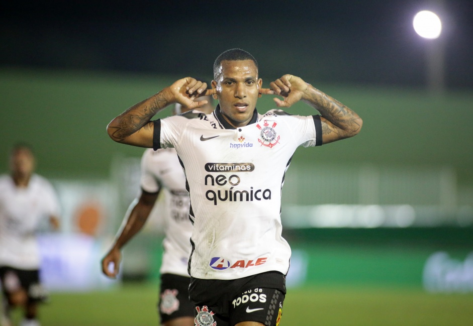 Otero marcou seu primeiro gol de falta com a camisa do Corinthians