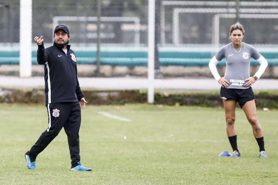 Arthur e Zanotti em mais um treinamento do Corinthians Feminino