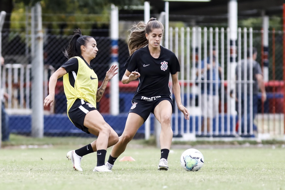 Juliete e Jheniffer no treino do Corinthians Feminino