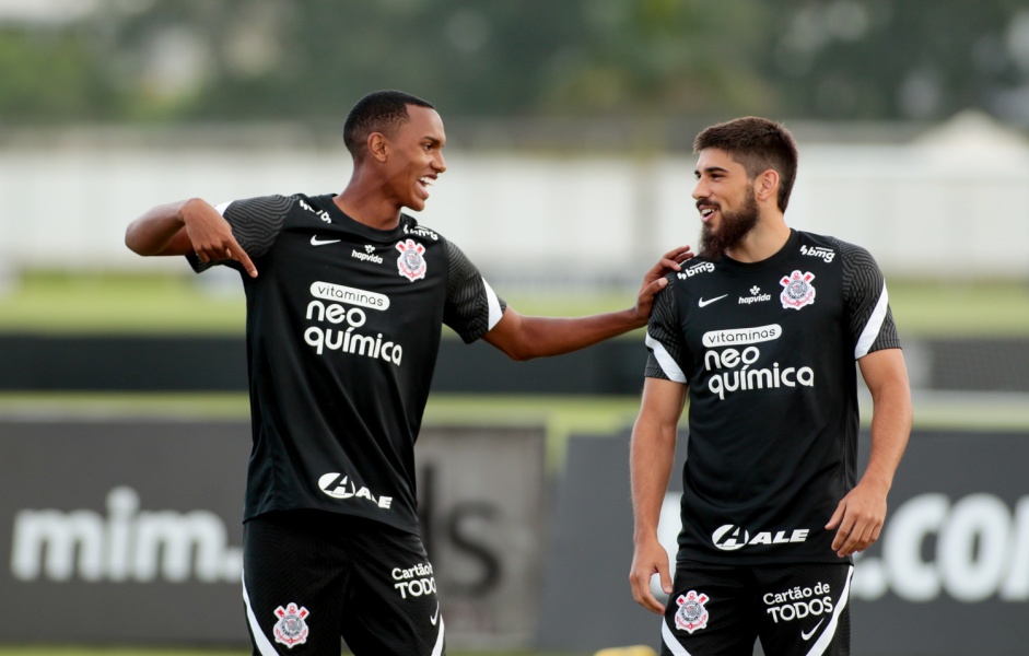 Cau retorna ao time titular do Corinthians, enquanto Bruno Mndez comea o clssico entre os reservas