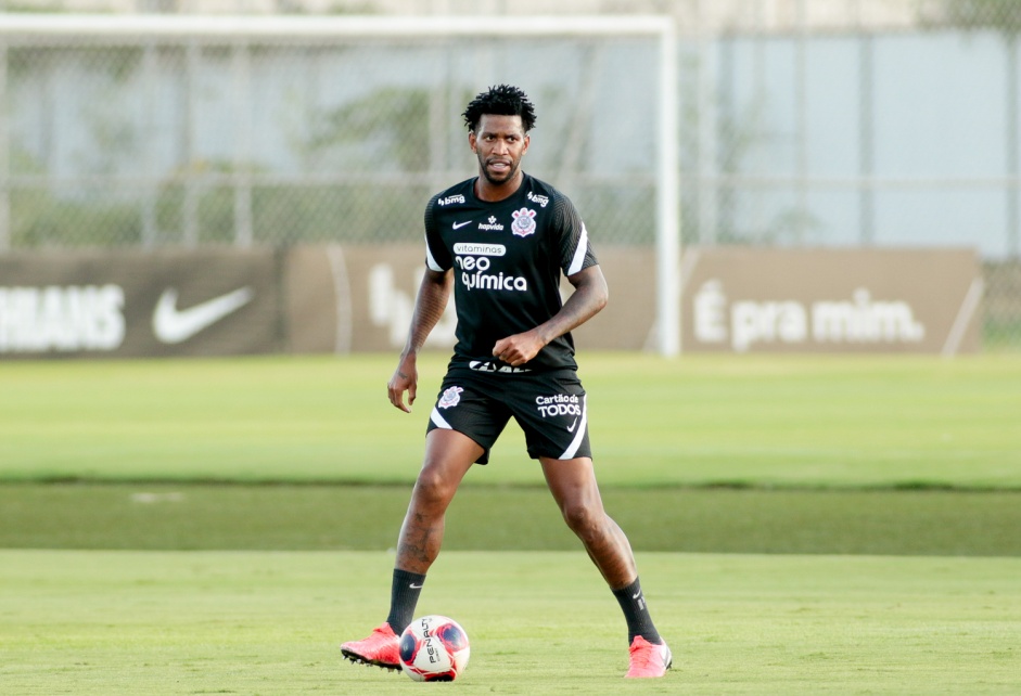 No CT Dr. Joaquim Grava, Gil segue em treinamento sob o comando de Vagner Mancini