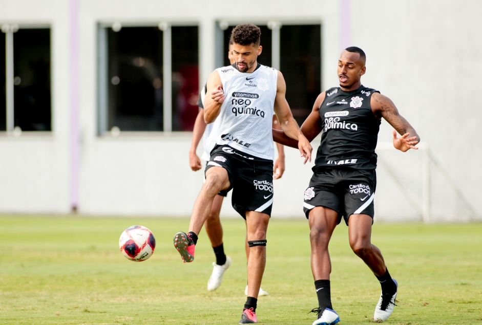 No CT Dr. Joaquim Grava, Léo Santos e Raul seguem em treinamento sob o comando de Vagner Mancini