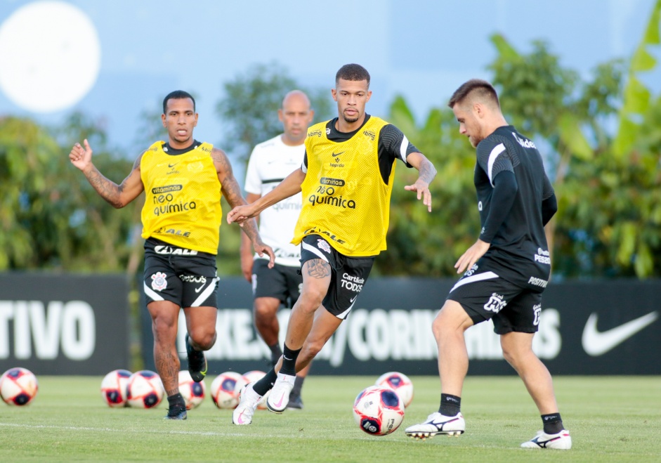 Romulo Otero, Joo Victor e Ramiro em atividade no CT Dr. Joaquim Grava