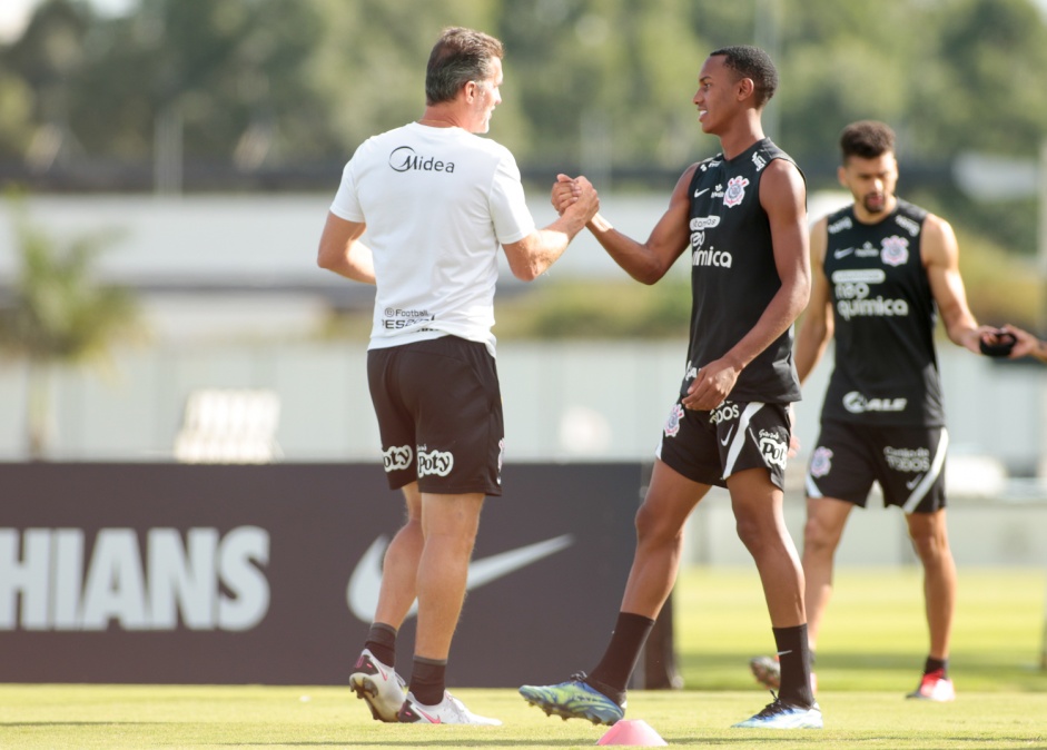 Treinador analisou alternativas e vai montar time ideal na Sul-Americana Treinador analisou alternativas e vai montar time ideal na Sul-Americana