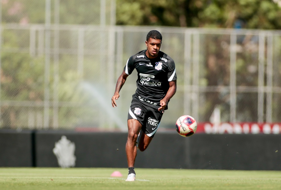 Atacante Léo Natel durante treinamento do Corinthians no CT