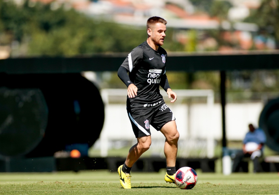 Ramiro durante treinamento do Corinthians no CT