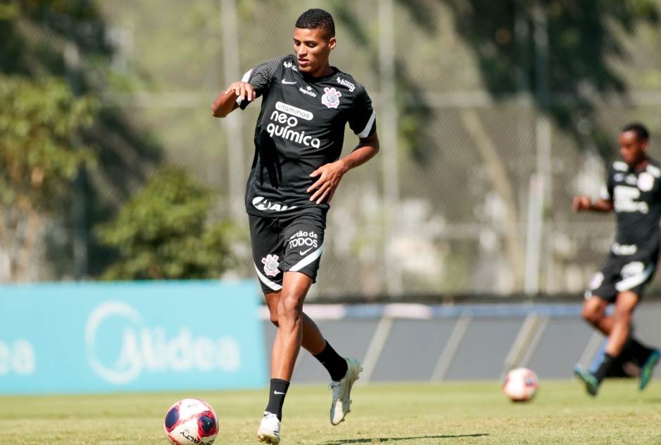 Rodrigo Varanda voltou a treinar no CT Joaquim Grava aps ficar de fora da estreia da Sul-Americana