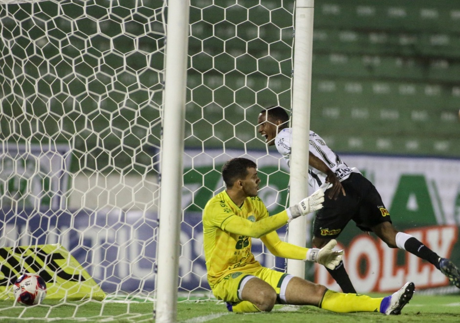 Garoto Cau foi quem anotou o gol da vitria do Corinthians sobre o Guarani, pelo Paulisto