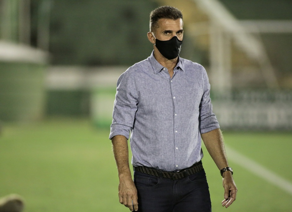 Mancini no comando do Corinthians durante o duelo contra o Guarani, pelo Paulisto