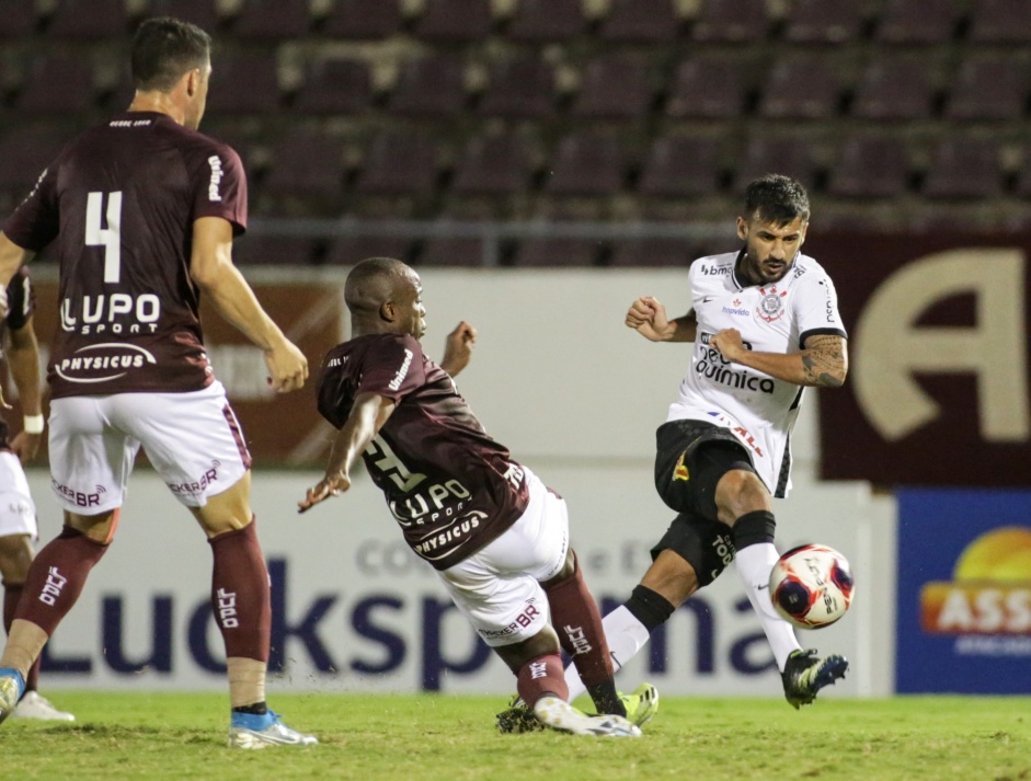 Camacho recebeu bom passe de Luan e abriu o placar para o Corinthians, na Fonte Luminosa Camacho recebeu bom passe de Luan e abriu o placar para o Corinthians, na Fonte Luminosa