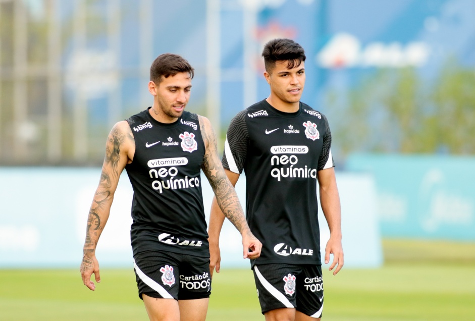 Gustavo Silva e Roni durante treino do Corinthians no CT Joaquim Grava