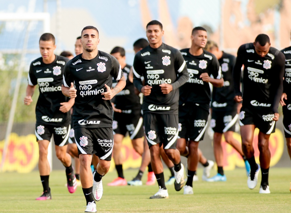 Jogadores durante treino do Corinthians no CT Joaquim Grava