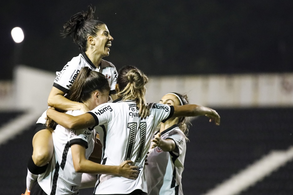 Elenco feminino comemora gol contra o Napoli, pelo Campeonato Brasileiro Feminino 2021