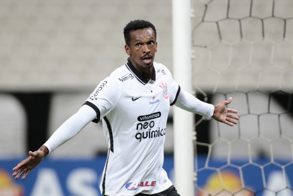 Jô marcou o segundo gol do Corinthians contra o Ituano, pelo Paulistão
