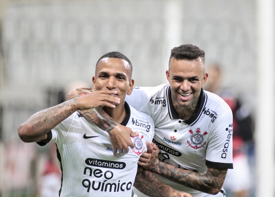 Otero e Luan felizes com o gol do venezuelano, pelo Campeonato Paulista, na Neo Química Arena Otero e Luan felizes com o gol do venezuelano, pelo Campeonato Paulista, na Neo Química Arena