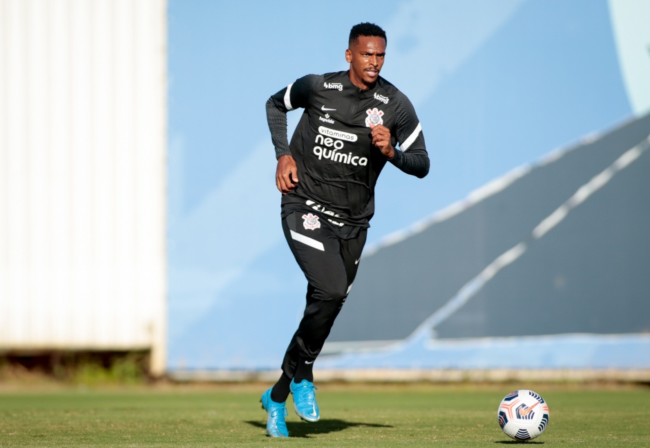 Jô durante treino preparatório para jogo contra o River Plate-PR, pela Sul-Americana Jô durante treino preparatório para jogo contra o River Plate-PR, pela Sul-Americana