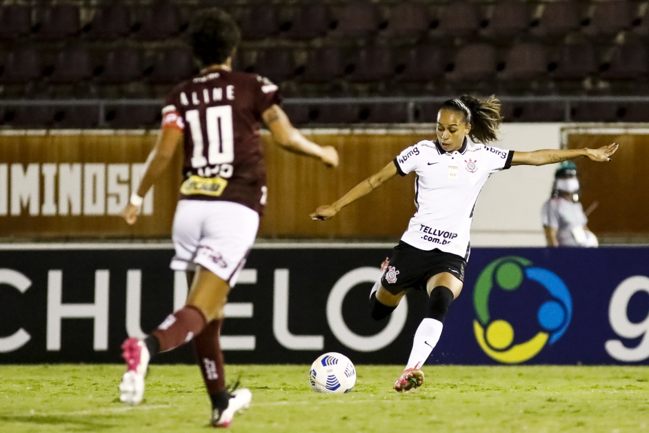 Adriana em partida entre Corinthians e Ferroviria, pelo Campeonato Brasileiro Feminino