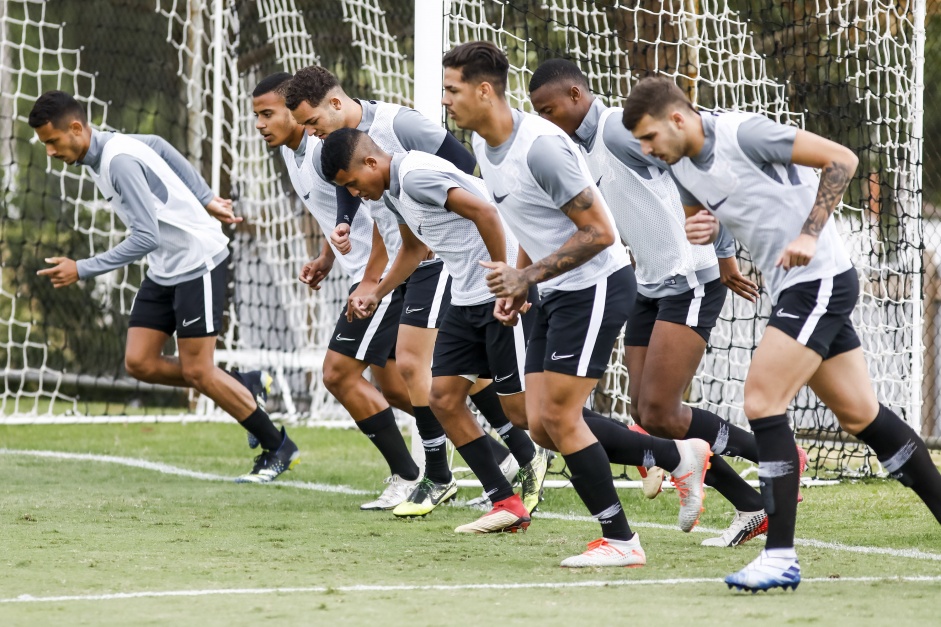 Jogadores da equipe Sub-20 do Corinthians durante dia de treino