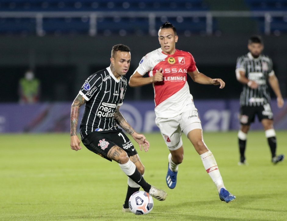 Luan na partida contra o River Plate-PR, no estdio Defendores del Chaco