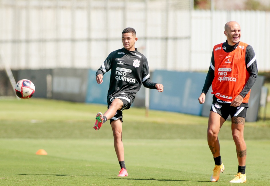Adson e Fbio Santos durante treinamento no CT Joaquim Grava