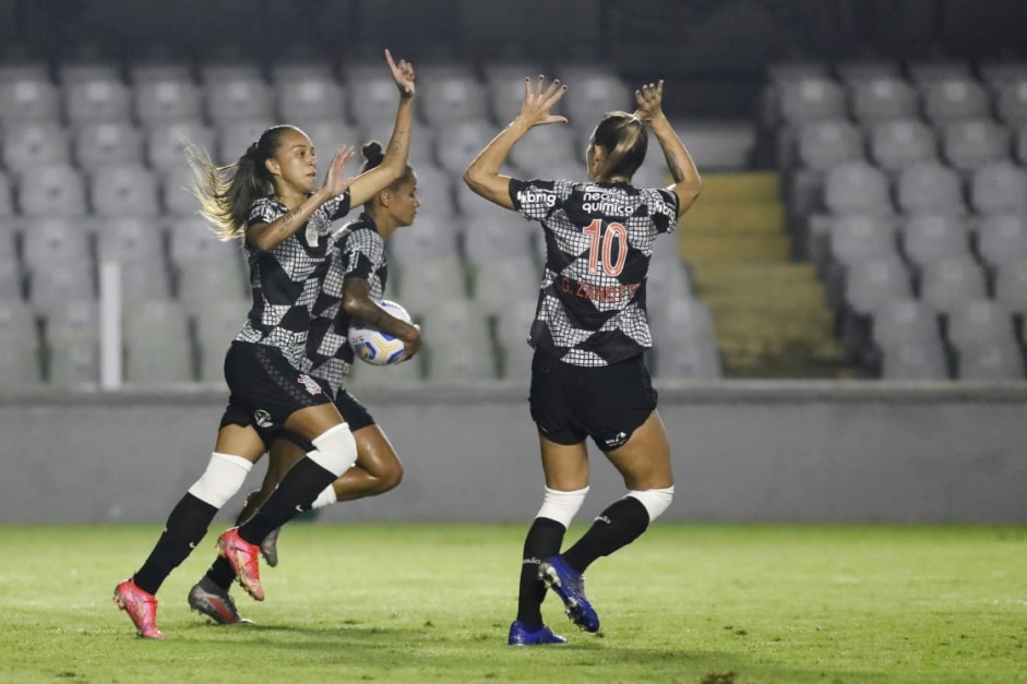 Gabi e Adriana na derrota para o Santos, pelo Campeonato Brasileiro Feminino