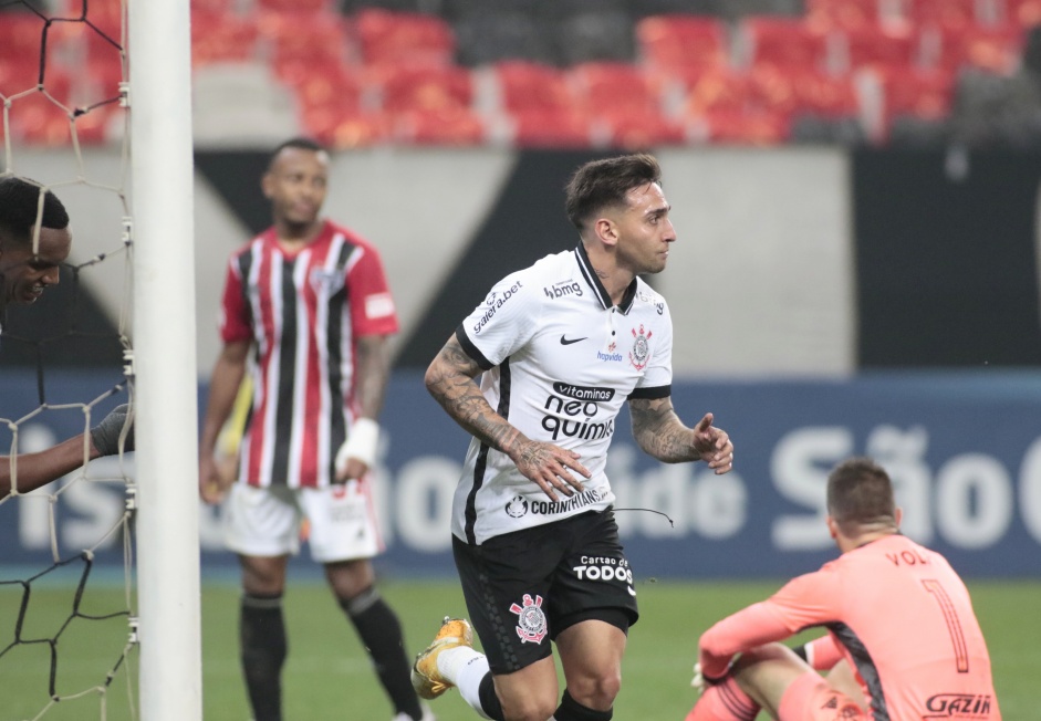 Mosquito marcou o segundo gol do Corinthians, contra o So Paulo, pelo Paulisto