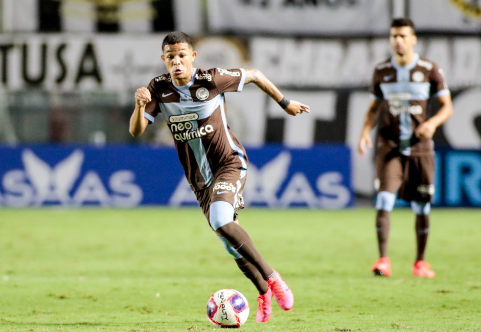 Adson durante jogo contra o Santos, pelo Campeonato Paulista 2021