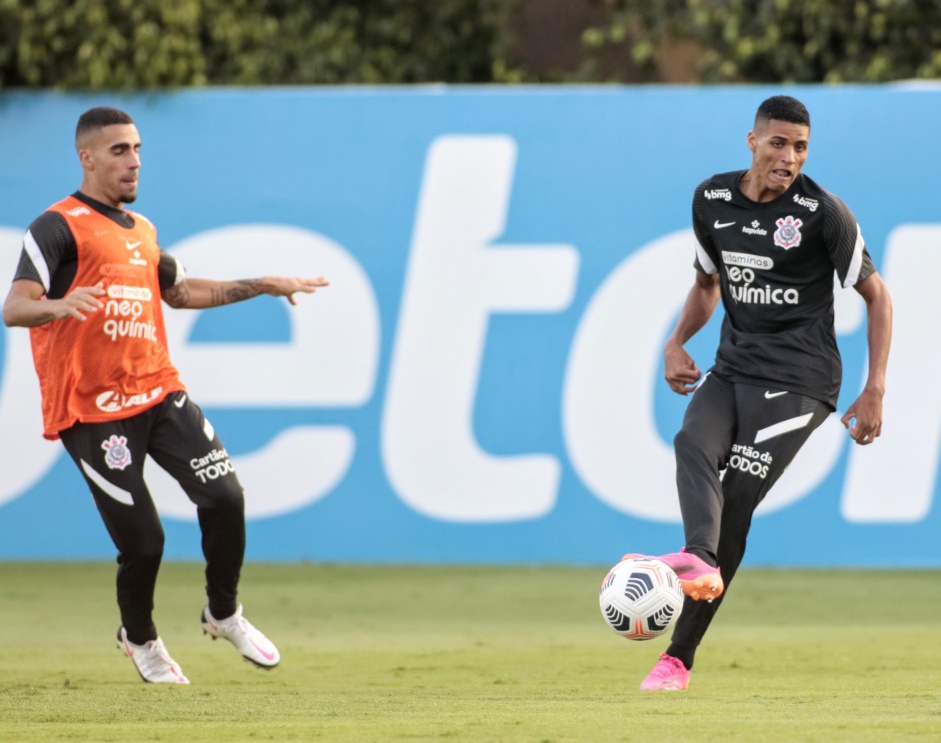 Gabriel e Varanda durante treino do Corinthians em La Videna, CT da Seleo Peruana de Futebol