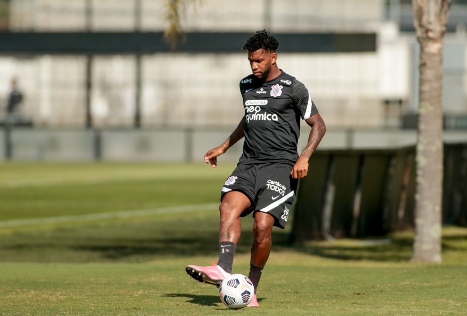 Gil no treino preparatório para jogo entre Corinthians e Huancayo, pela Sul-Americana