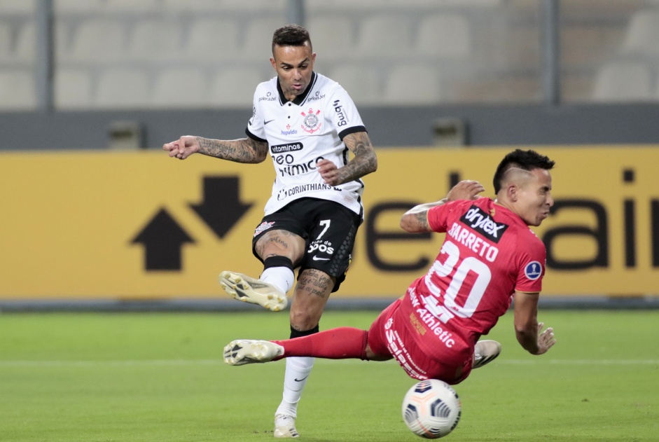 Luan durante partida entre Corinthians e Huancayo, pela Sul-Americana