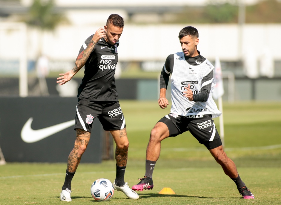 Luan e Camacho no treino preparatório para jogo entre Corinthians e Huancayo, pela Sul-Americana