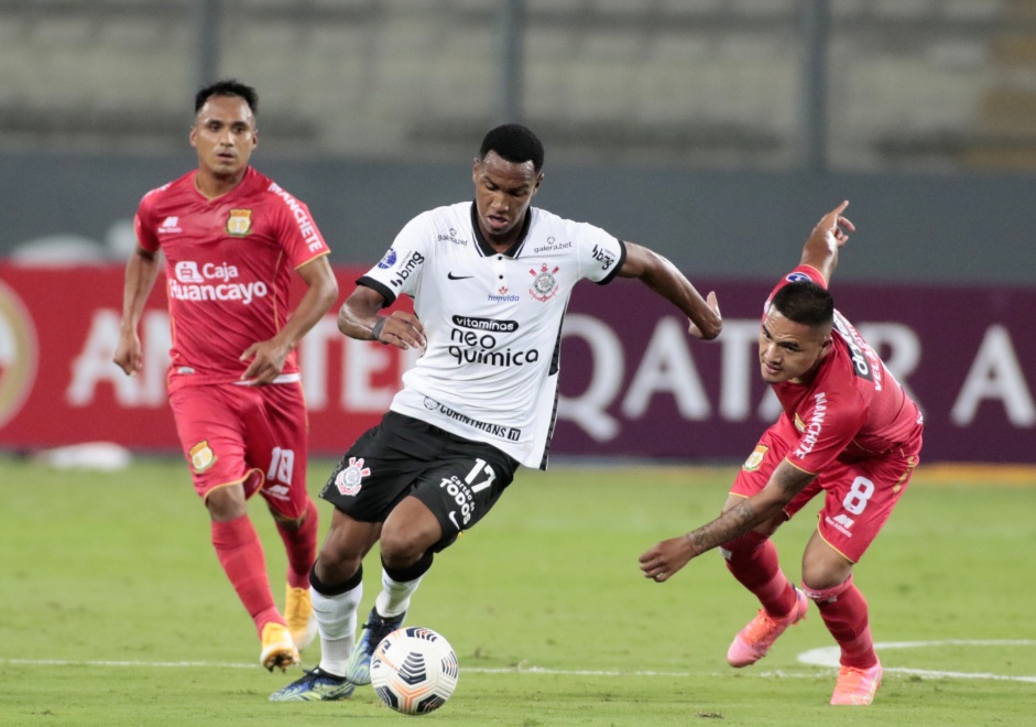 Menino Cauê em partida entre Corinthians e Huancayo, pela Copa Sul-Americana
