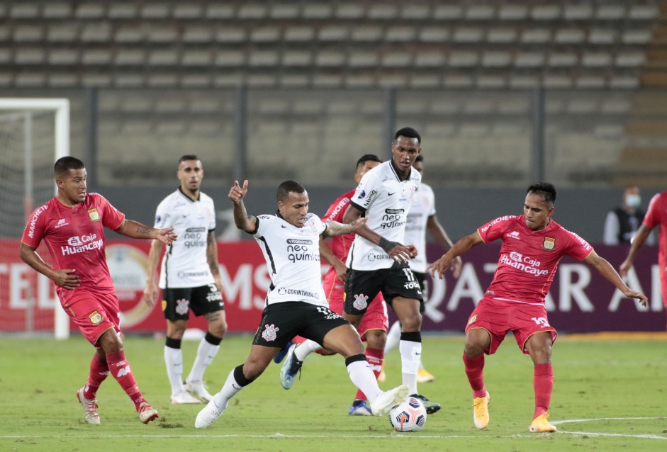 Otero e Cauê em partida entre Corinthians e Huancayo, pela Copa Sul-Americana