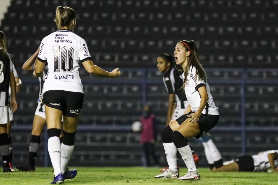 Zanotti e Jheniffer durante jogo entre Corinthians e Botafogo, pelo Campeonato Brasileiro Feminino
