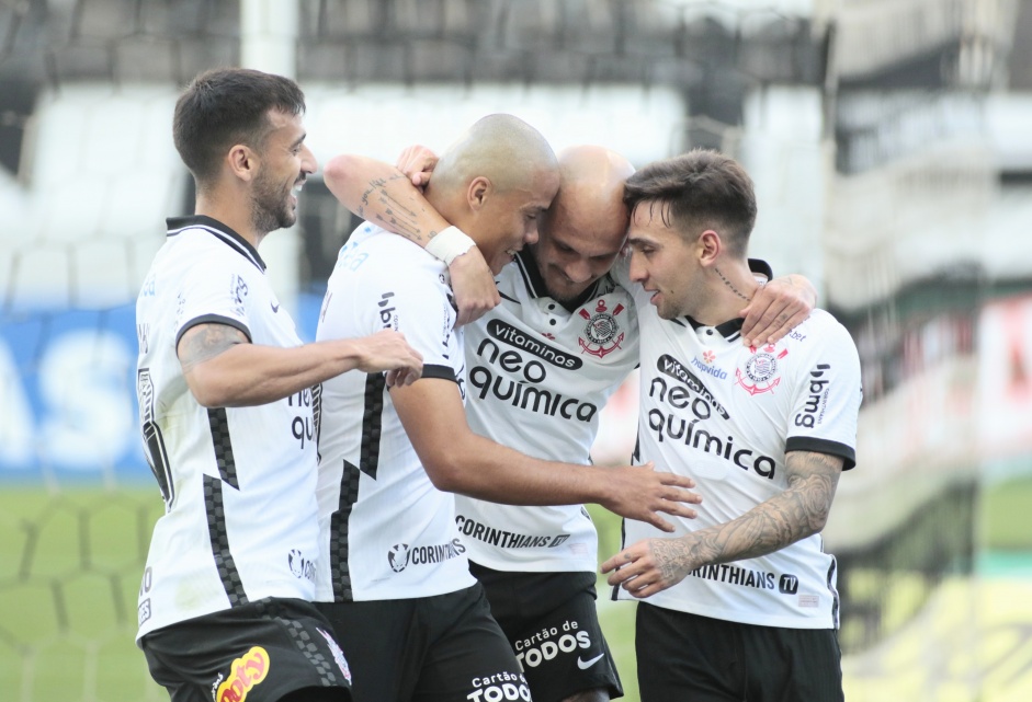 Elenco comemora o gol de Fbio Santos, pelo Campeonato Paulista, contra o Novorizontino