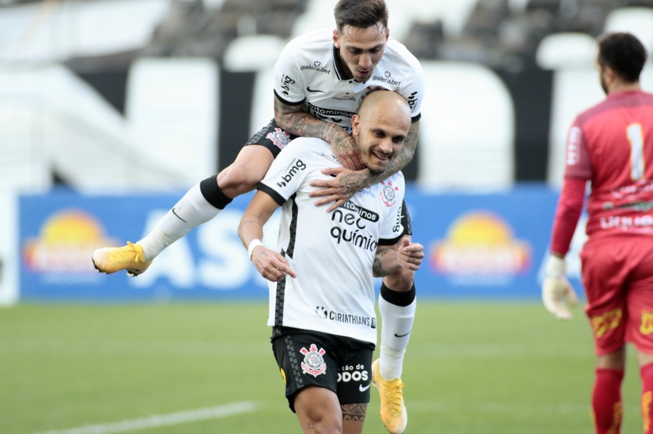 Mosquito comemora o gol de Fbio Santos, contra o Novorizontino, pelo Paulisto