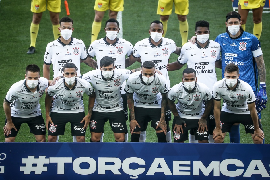 Elenco durante jogo contra a Inter de Limeira, pelas quartas de final do Campeonato Paulista 2021