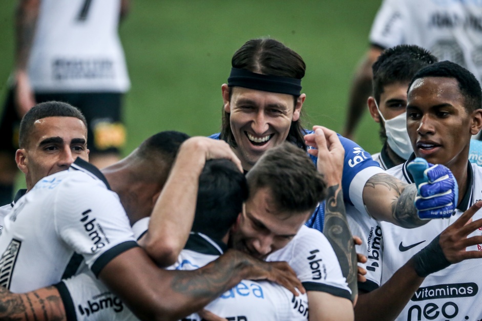 Jogadores comemoram o gol de Fagner durante quartas de final do Paulisto, contra a Inter de Limeira